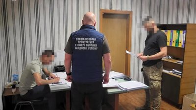 На Львівщині військовий посадовець підозрюється  у незаконних виплатах «бойових»