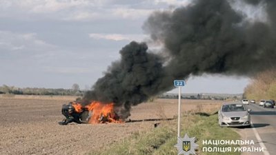 У Львівській області внаслідок ДТП згорів автомобіль