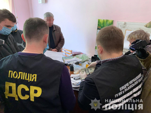 На хабарі спіймали керівника одного з держпідприємств Львівщини (фото)