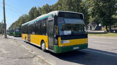 У Львові вандали розмалювали п’ять сидінь у новому автобусі, який курсує містом лише тиждень