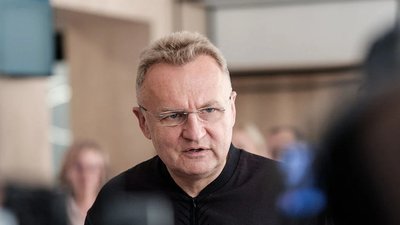 Садовий заявив, що відмовився від зарплати через затримку виплат двірникам та водіям трамваїв