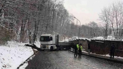 Увага! У Львові заблоковано рух вулицею