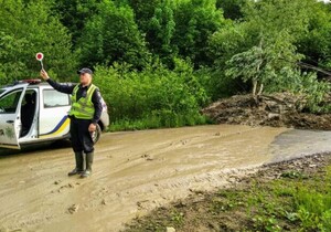 Через стихію на Львівщині перекрито дві дороги