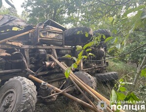 На Львівщині перекинулася вантажівка: є жертви