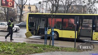 У Львові в ДТП за участі автобуса та трамвая постраждало двоє людей