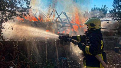 У Львівській області горіла будівля