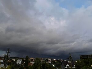 У Львові вирує негода: вже постраждали автомобілі (ФОТО/ВІДЕО)