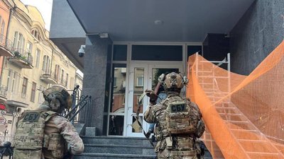 СБУ проводить обшуки одразу в трьох управліннях Нацполіції у західних областях (ФОТО)