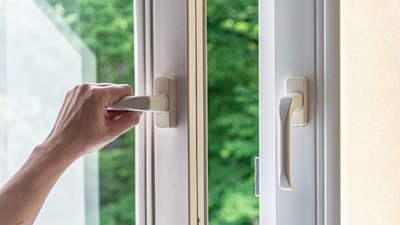 Увага! Львівʼян закликають тимчасово зачинити вікна та утриматися від провітрювання