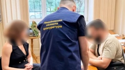 На Буковині викрили адвоката та його спільників на нелегальному ввезенні 8 авто