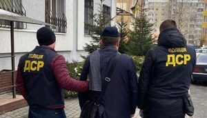 Львівські поліцейські затримали чоловіка, що перебував у міжнародному розшуку (фото)