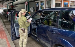 Не всі багатодітні батьки, артисти та студенти можуть виїжджати за кордон — РНБО