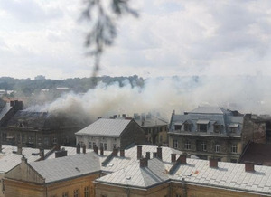 У Львові через пожежу заблокований рух вулицею