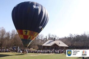 На Великдень у Шевченківському гаю відвідувачі знищили лавки та паркан