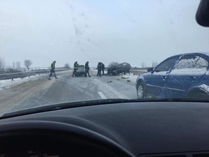 Ожеледиця чи алкоголь: на об'їзній біля Львова сталася ДТП (фото)