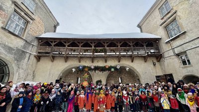 Традиція, що сильніша за час: як цьогоріч звучала українська коляда в Олеському замку (ФОТО/ВІДЕО)