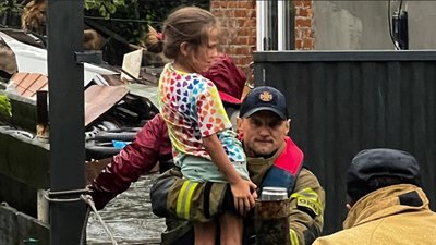 Рятувальники ліквідовують наслідки затоплень на Львівщині