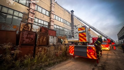 Загоряння на території ЛАЗу: львівські рятувальники розповіли подробиці пожежі (ФОТО)