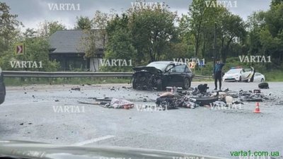 У мережі оприлюднили кадри моменту автотрощі під Львовом (ВІДЕО)