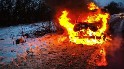 На Дрогобиччині під час руху загорівся мікроавтобус