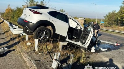 На Рівненщині водійка протаранила відбійник