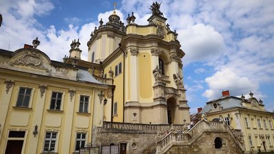 Митрополит Львівський УГКЦ Ігор Возьняк звернувся до Львівської міської ради, щоб передати УГКЦ у використання приміщення на вулиці Озаркевича