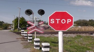 У Львівській області в одному з сіл тимчасово перекрили залізничний переїзд