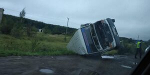 Внаслідок ДТП, перекинувся мікроавтобус на Прикарпатті (фото, відео)