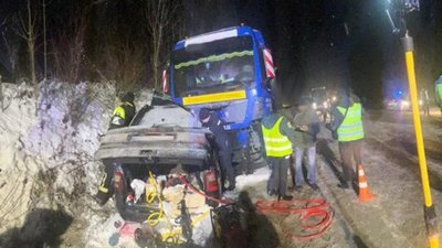 Внаслідок потрійної ДТП на Львівщині загинула жінка та травмувалася дитина