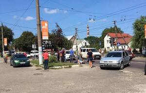 Поліцейське авто у Львові збило двох жінок (фото, відео)