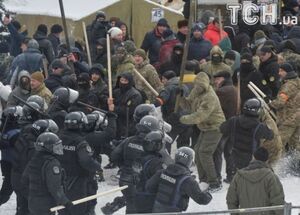 Кількість постраждалих правоохоронців під час сутички біля Верховної Ради збільшилась (ФОТО)