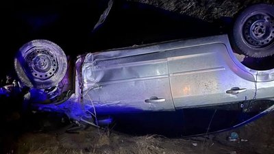 Біля Львова п’яний водій протягнув відбійник на зустрічну смугу та злетів у кювет