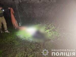 Приніс дві додому: у чоловіка в руках вибухнула міна, яку він показував знайомому