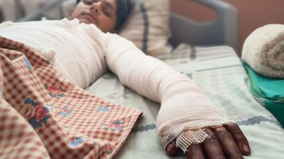 У Львові рятують 14-річного одесита, якого вдарило струмом під час селфі на електричці