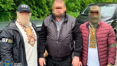На Рівненщині СБУ у вишиванках затримали хабарника теж у вишиванці
