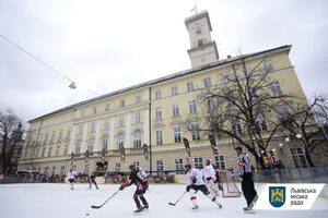 У Львові канадські військові зіграли у хокей (фото)