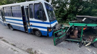 На Київщині у ДТП потрапив ВАЗ із десятьми людьми в авто, загинули двоє дітей