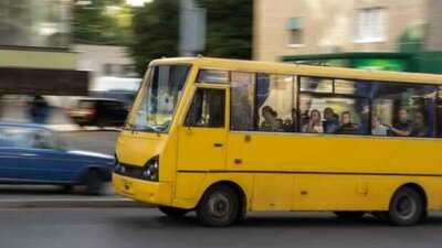 У Львові з маршрутки випала людина (ВІДЕО)