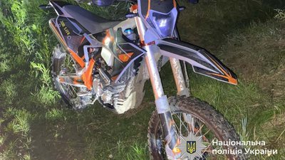 13-річний мотоцикліст в’їхав у легковик на Тернопільщині (ФОТО)
