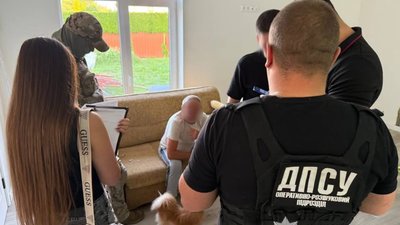 На Львівщині викрили чоловіка, який організував незаконне переправлення ухилянтів до Польщі