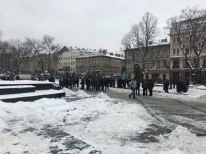 В центрі Львова пенсіонери МВС збираються на акцію протесту (ФОТО)