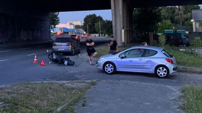 Мотоцикліст потрапив до лікарні внаслідок зіткнення з автомобілем у Львові (ФОТО)