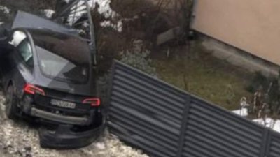 У Львові водій протаранив огорожу (ФОТО, ВІДЕО)