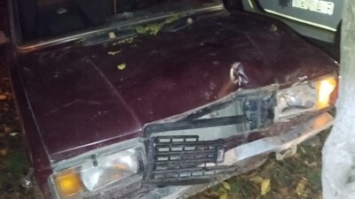 Житель Волинської області проник у чужі авто, щоб "покататися": на одному автомобілі в'їхав у дерево