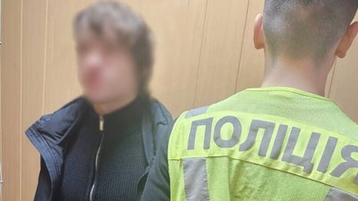 У Києві затримали чоловіка, який намагався підпалити прапорці на Майдані Незалежності