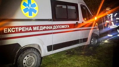 На Львівщині врятували чоловіка, який потрапив у біду в нічному лісі катаючись на електробайку