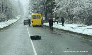 В автобуса «Дрогобич-Трускавець» на ходу відлетіло колесо (фото)