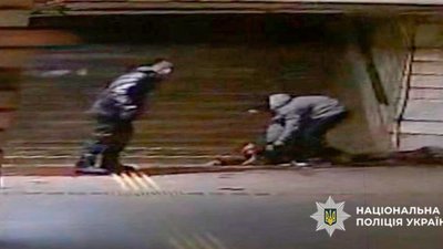 У Києві молодики побили 46-річного чоловіка у підземному переході