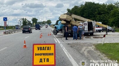 На Львівщині у ДТП постраждали 72-річний водій автокрана «ЗіЛ» та 39-річний водій мікроавтобуса (ФОТО)