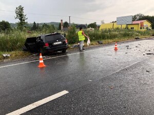 На Золочівщині відбулась смертельна аварія між вантажівкою та легковиком (фото)